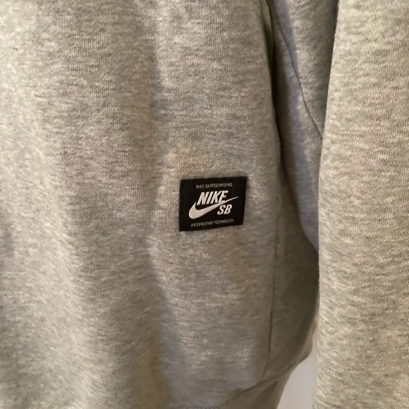Ladies Nike sweatshirt - Picture 2 of 6